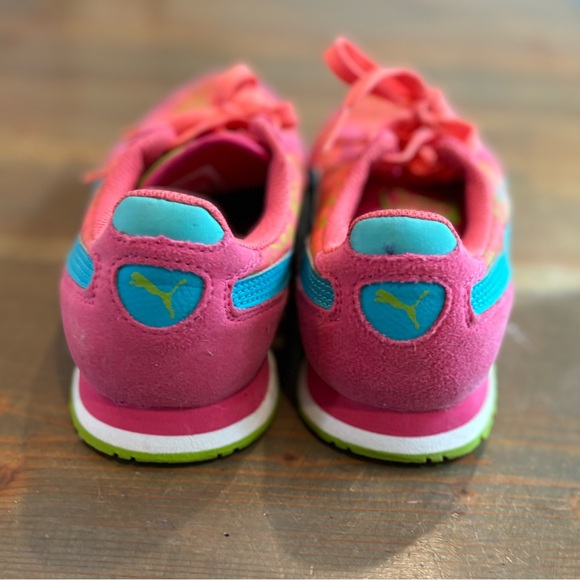 Girls Puma Sneakers - Picture 2 of 4